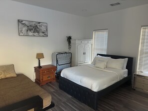 4 bedrooms, desk, iron/ironing board, WiFi