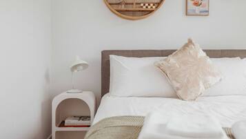 3 bedrooms, iron/ironing board, bed sheets