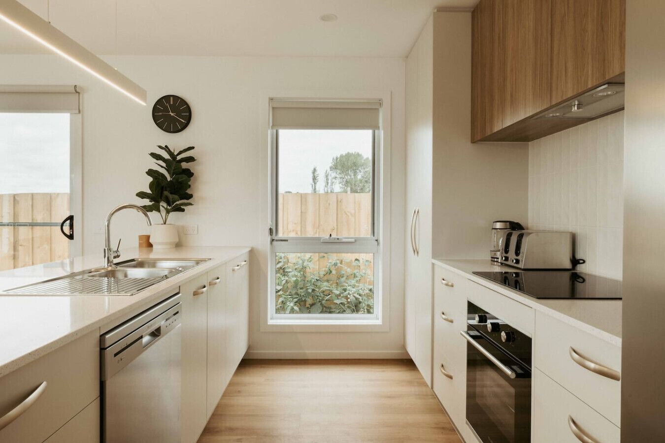 Refrigerador, microondas, horno, placa de cocina