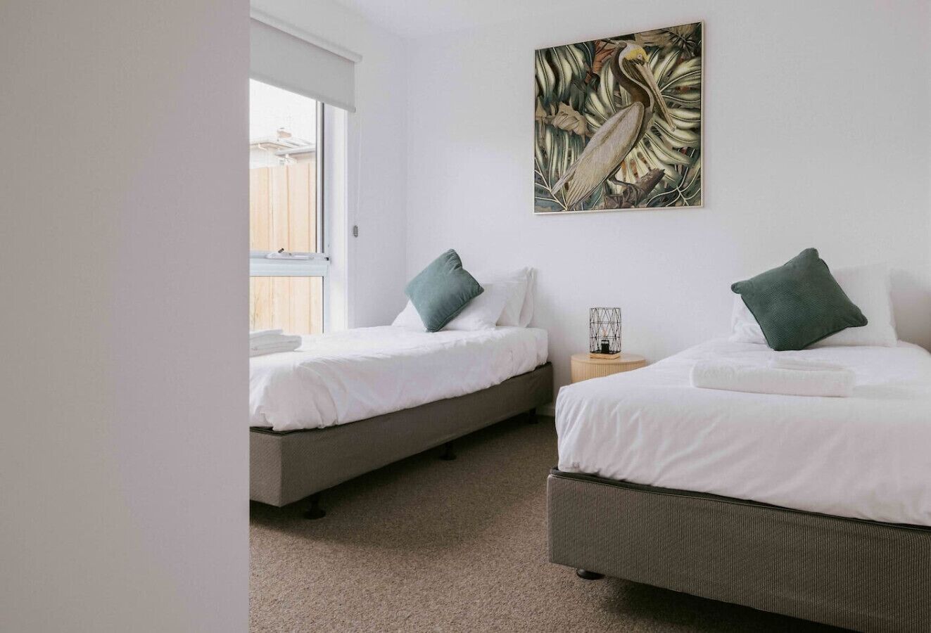 3 bedrooms, iron/ironing board, bed sheets