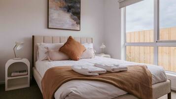 3 slaapkamers, een strijkplank/strijkijzer, beddengoed