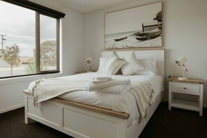 3 chambres, fer et planche à repasser, Wi-Fi, draps fournis