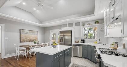 The Cottage on Meadow 3 BR/2 BA, Central BCS, A&M, Legends Events Center