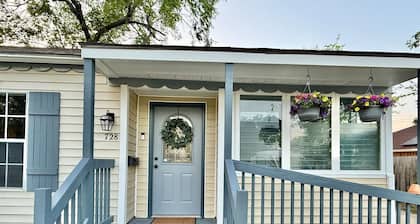 The Cottage on Meadow 3 BR/2 BA, Central BCS, A&M, Legends Events Center