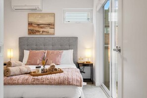 2 bedrooms, iron/ironing board, free WiFi, bed sheets - Perch - Capitol Luxe F | Prime Location in Cap Hill | Walk Score 96 (Seattle)