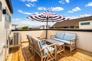 Terrace/patio - Perch - Capitol Luxe F | Prime Location in Cap Hill | Walk Score 96 (Seattle)