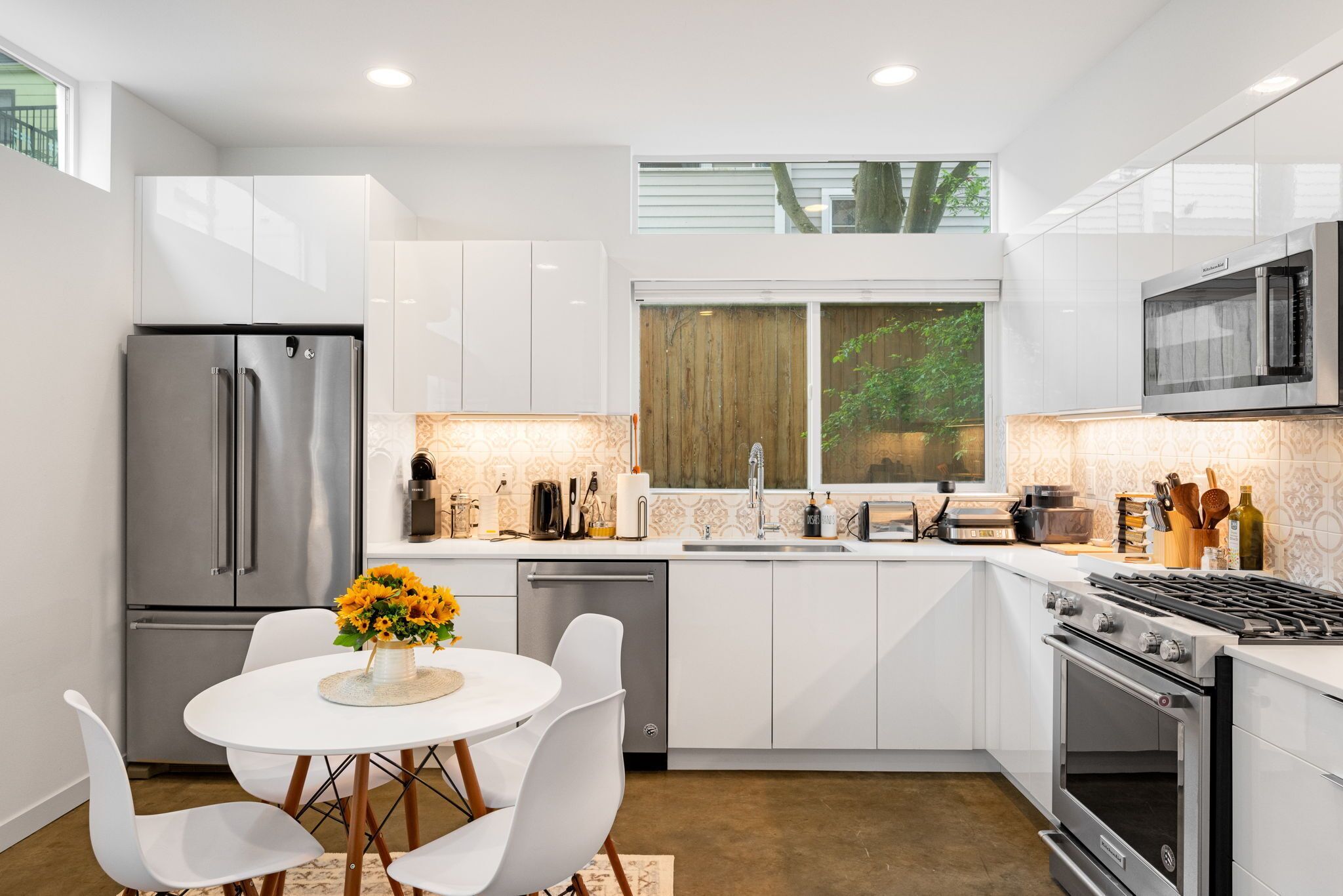 冰箱、微波炉、烤箱、炉灶