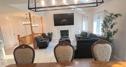 Charming 4 bedroom home with pool, basketball court, in superb East Patchogue