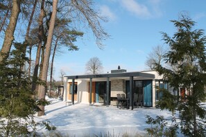 Bungalow | Exterior - Lavish Villa With Private Sauna (Voorthuizen)