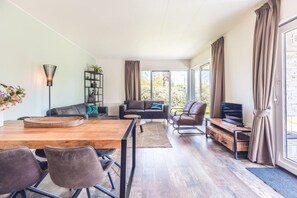 Bungalow | Dining - Lavish Villa With Private Sauna (Voorthuizen)