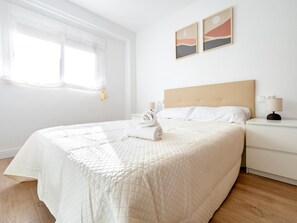 2 chambres, fer et planche à repasser, Wi-Fi, draps fournis