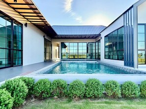 Villa Deluxe - 3 sovrum - utsikt mot poolen | Privat pool