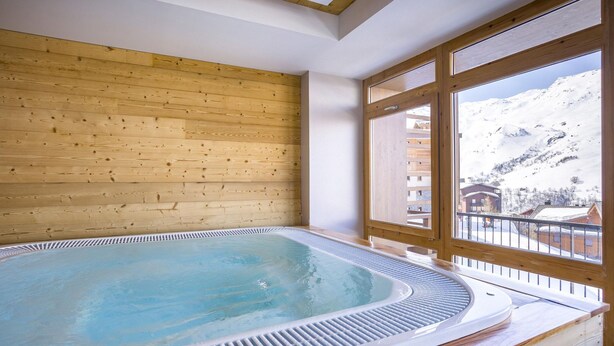 Apartment | Spa treatment - Apartment in France With Heated Pool & Spa (Les Belleville)
