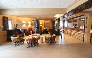 Apartment | Reception - Apartment in France With Heated Pool & Spa (Les Belleville)