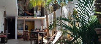 Spacious 8 bedroom house in fantastic Máncora, 4 blocks from famous surfing area