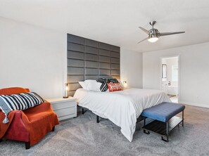 3 chambres, bureau, fer et planche à repasser, lit parapluie