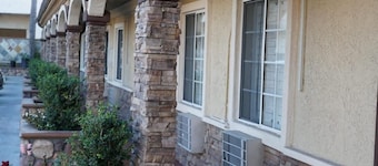 Avenue Motel