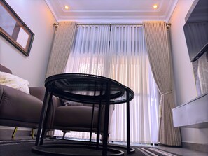 Deluxe Apartment | Living area - Tanzi Homes (Mbarara)