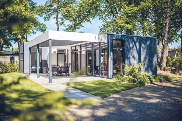 Exterior - Serene Forest Villa for 6 People (Voorthuizen)