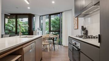 Fridge, microwave, oven, stovetop