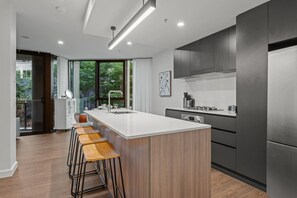 Fridge, microwave, oven, stovetop