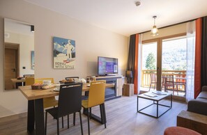 Apartment | Dining