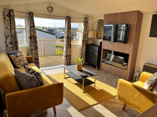 Adults only Modern caravan within walking distance to the beach!