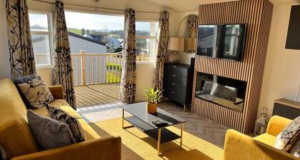 Adults only Modern caravan within walking distance to the beach!