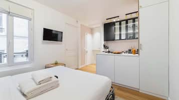 Iron/ironing board, WiFi, bed sheets