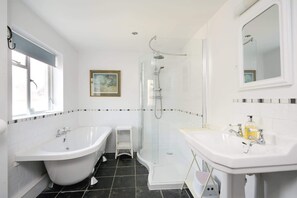Shower, hair dryer, towels - Beautiful Cottage in Picturesque Cotswolds Village (Sherston)