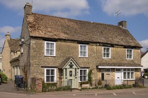 Exterior - Beautiful Cottage in Picturesque Cotswolds Village (Sherston)