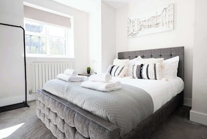 2 bedrooms, desk, iron/ironing board, travel cot