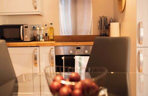 Dining - Vineyard Style 2BR with Garden and Parking (Shudy Camps)