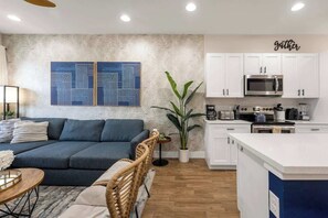 Interior - Beautiful 4BR Home w/ Modern Design (Kissimmee)