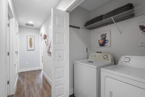 Interior - Beautiful 4BR Home w/ Modern Design (Kissimmee)