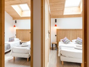 Apartment | 2 bedrooms, bed sheets - Apartment in Beaufort With Spa & Mountain Views (Beaufort)