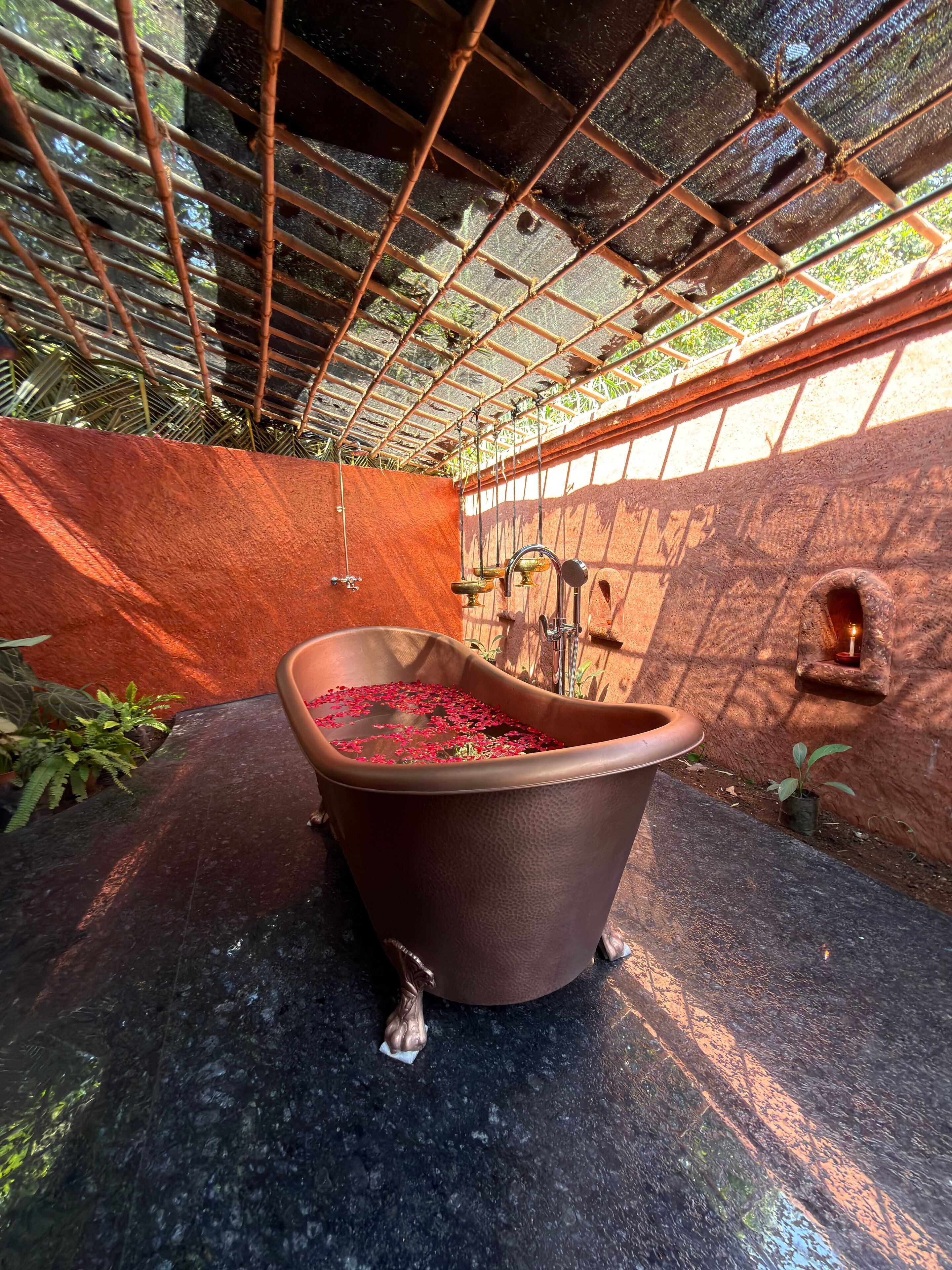 Royal szoba, 1 king (extra méretű) franciaágy, teraszos udvar, kilátással a kertre | Saját pezsgőfürdő