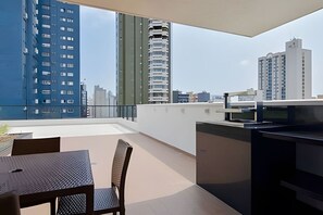 تناول الطعام بالخارج