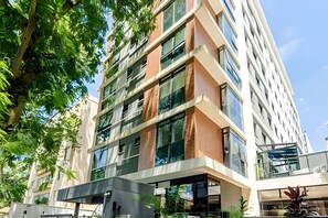 Exterior - 1Q Moderno ao lado da praça 29 de marco, perfeito. (Curitiba)