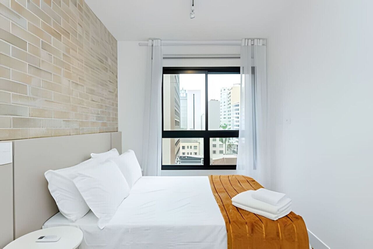 1 makuuhuone, työpöytä, silitysrauta/-lauta, vauvan matkasänky