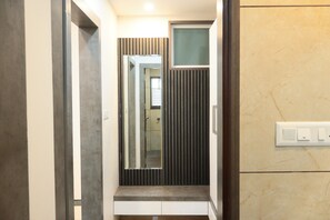 Deluxe Double Room | Free WiFi, bed sheets - Hotel Future Inn (Bhopal)