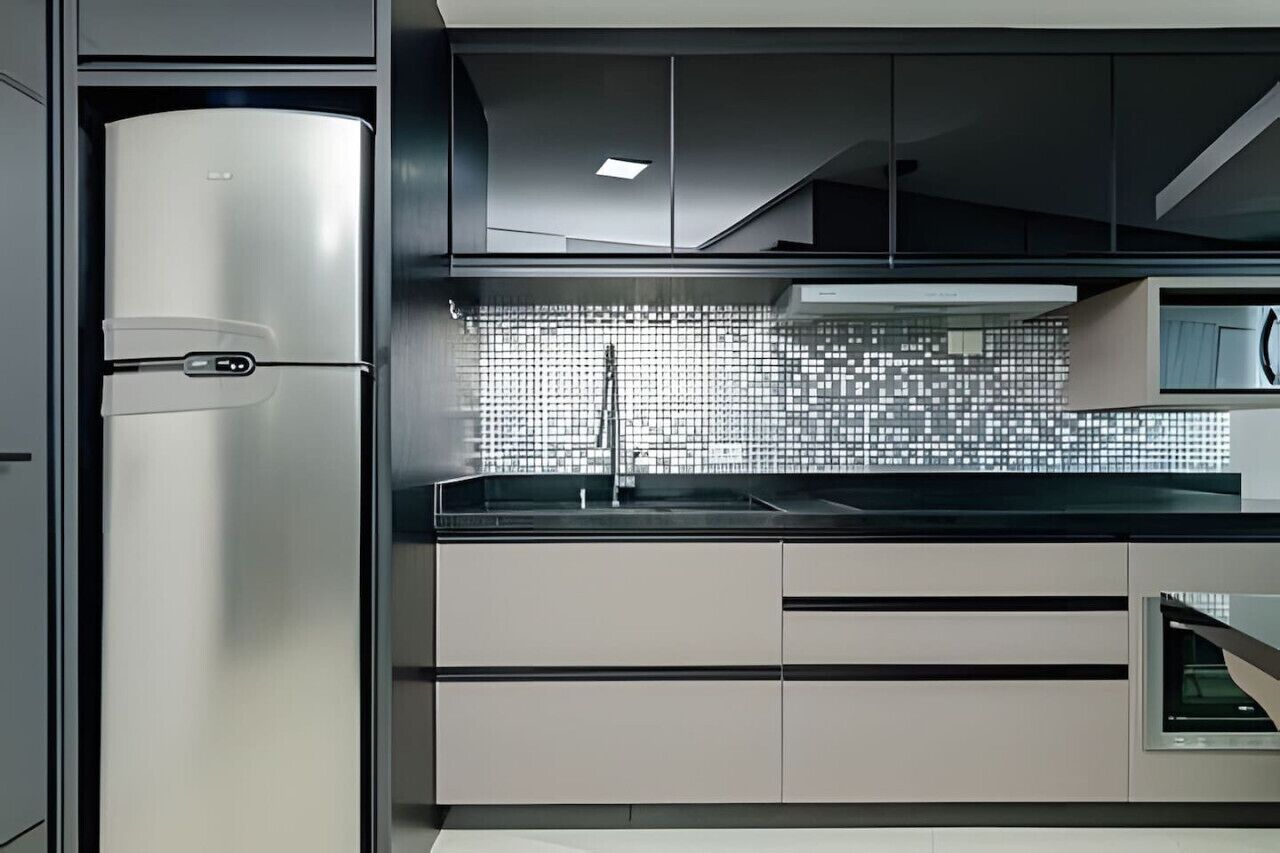 Kühlschrank, Mikrowelle, Ofen, Herdplatte