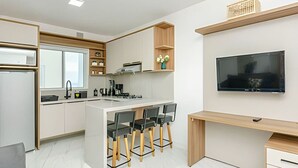 コーヒー / ティーメーカー、冷蔵庫、電子レンジ、コンロ