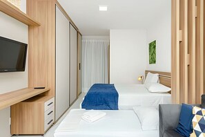 1 bedroom, desk, iron/ironing board, travel cot - Studio 25º Andar, Garagem, Sacada e Linda Vista. (Curitiba)