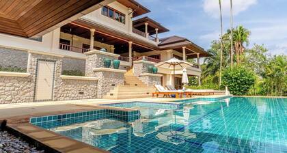 Hilltop Villa • 9 Mins to Beach • Panoramic View • Game room & Pool bar