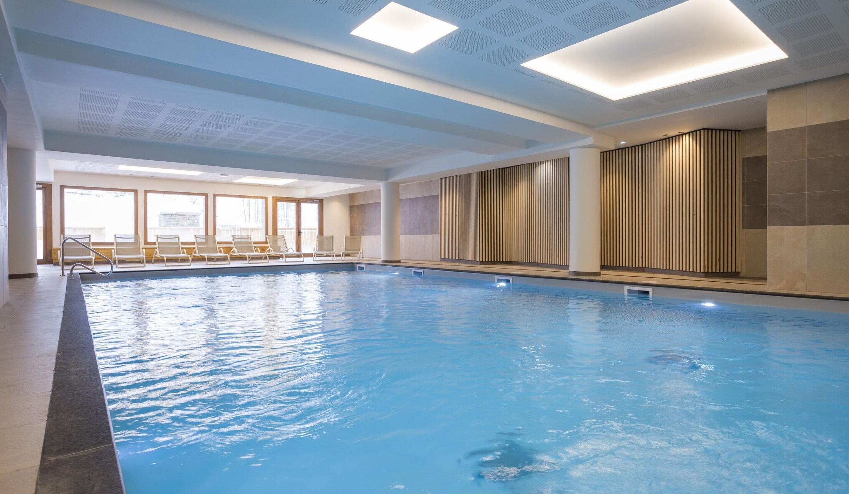 Apartment | Pool | Indoor pool, outdoor pool