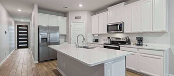 Charming 4-bedroom spacious house near I-35 in lovely Selma/Schertz San Antonio