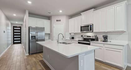 Charming 4-bedroom spacious house near I-35 in lovely Selma/Schertz San Antonio