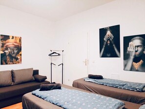 Habitación básica | Tabla de planchar con plancha y wifi gratis