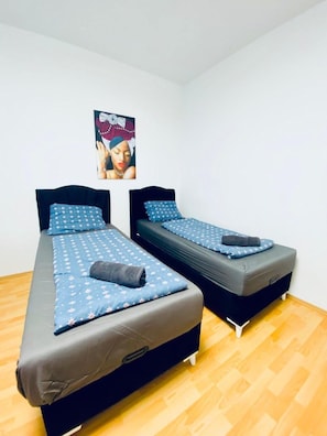 Habitación básica | Tabla de planchar con plancha y wifi gratis